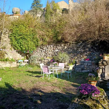 Au Coeur Du Caylar Bed & Breakfast